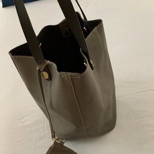 Midsize Tote
